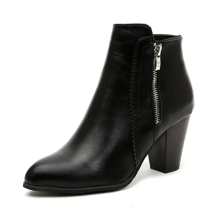 Bota de Couro Casual Clássica com Salto