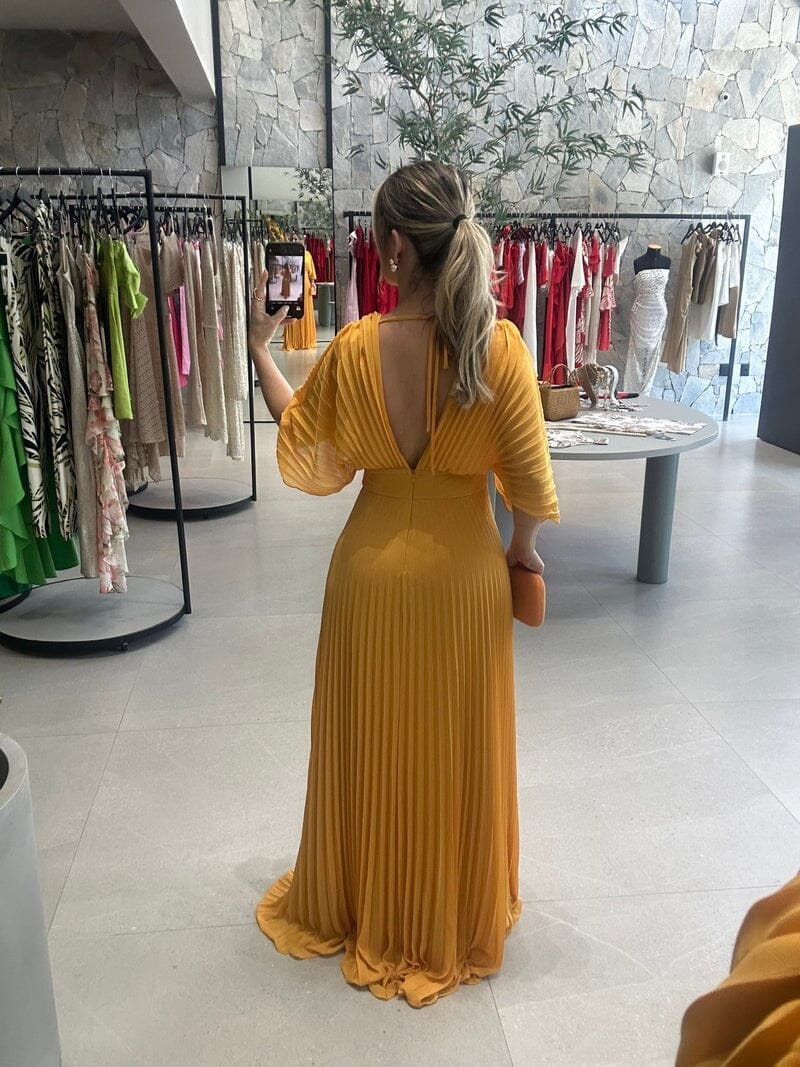 Vestido Amélie Plissé – Sofisticação em Movimento com Decote que Encanta FEMININO - ROUPAS - VESTIDO 6 Dm Stores