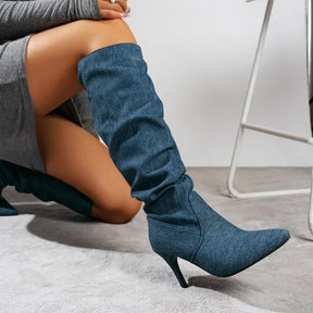 Bota Jeans Feminina Plissada Salto Fino Cano Longo