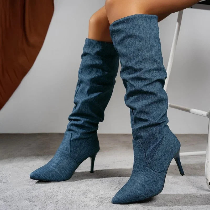 Bota Jeans Feminina Plissada Salto Fino Cano Longo