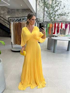 Vestido Amélie Plissé – Sofisticação em Movimento com Decote que Encanta FEMININO - ROUPAS - VESTIDO 6 Dm Stores Amarelo 38 