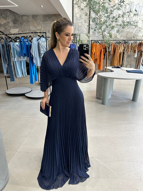Vestido Amélie Plissé – Sofisticação em Movimento com Decote que Encanta FEMININO - ROUPAS - VESTIDO 6 Dm Stores Azul Marinho 38 